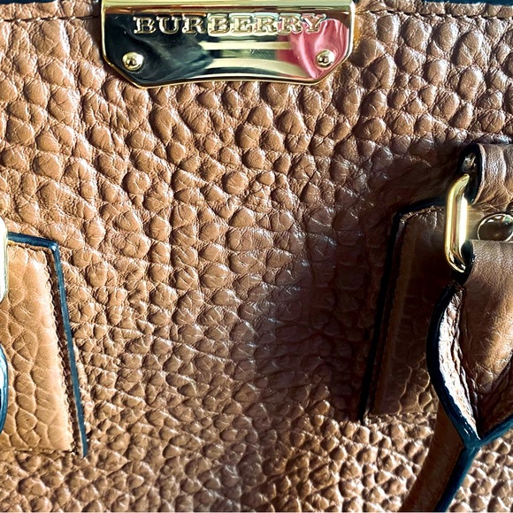 Burberry Cross Body. - Picture 2 of 10